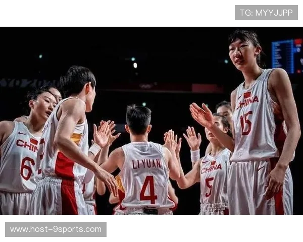 女篮后场一记长传起死回生
